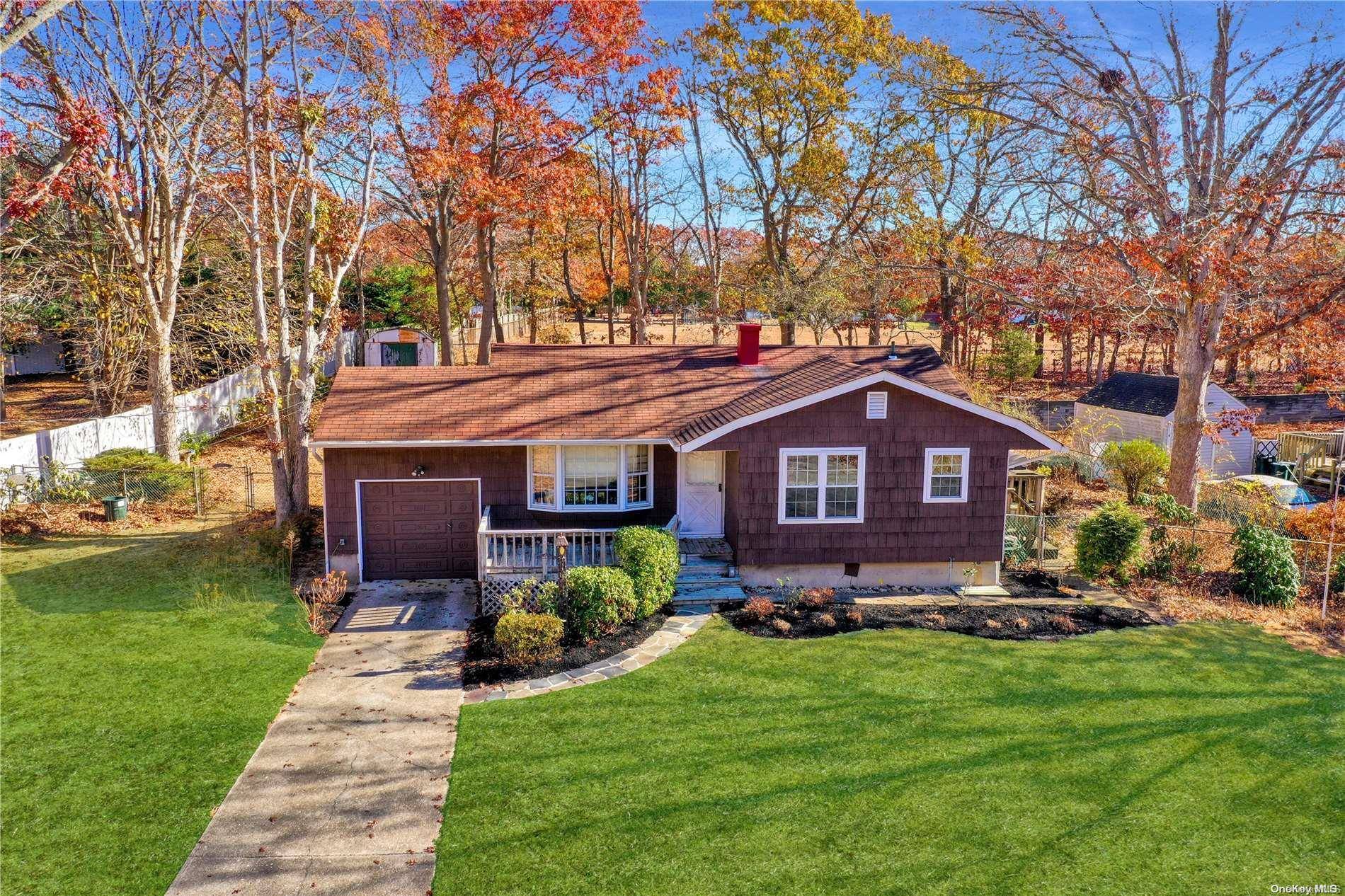 South Setauket, NY 11720,33 Fawn LN