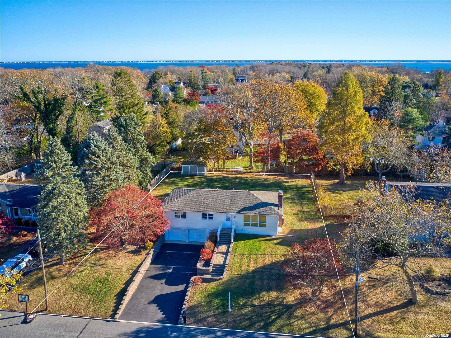 East Moriches, NY 11940,10 Beverly LN