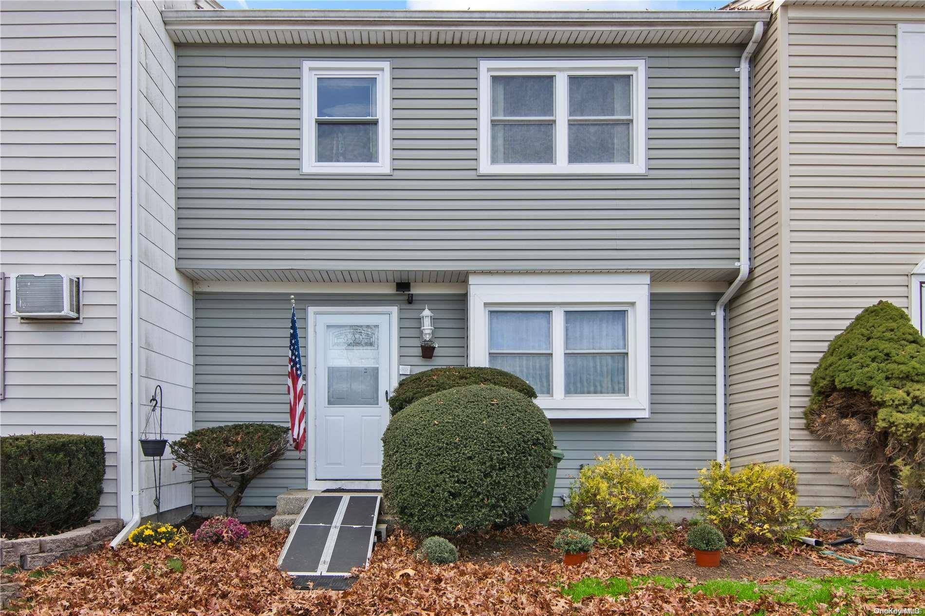 Coram, NY 11727,10 Shiloh CT #10