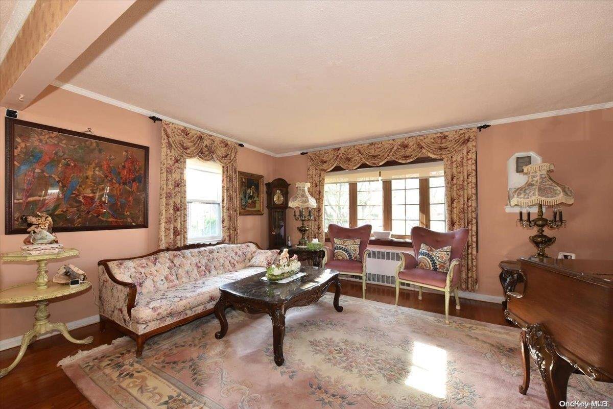 Queens Village, NY 11429,109-11 225th ST