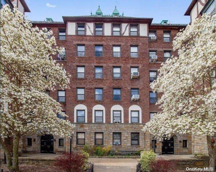 Forest Hills, NY 11375,77-20 Austin ST #5A