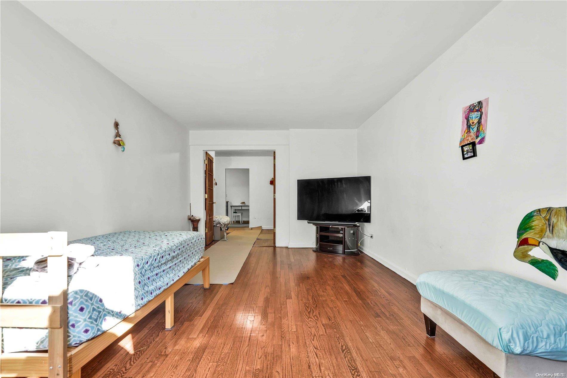 Forest Hills, NY 11375,67-25 Clyde ST #2L