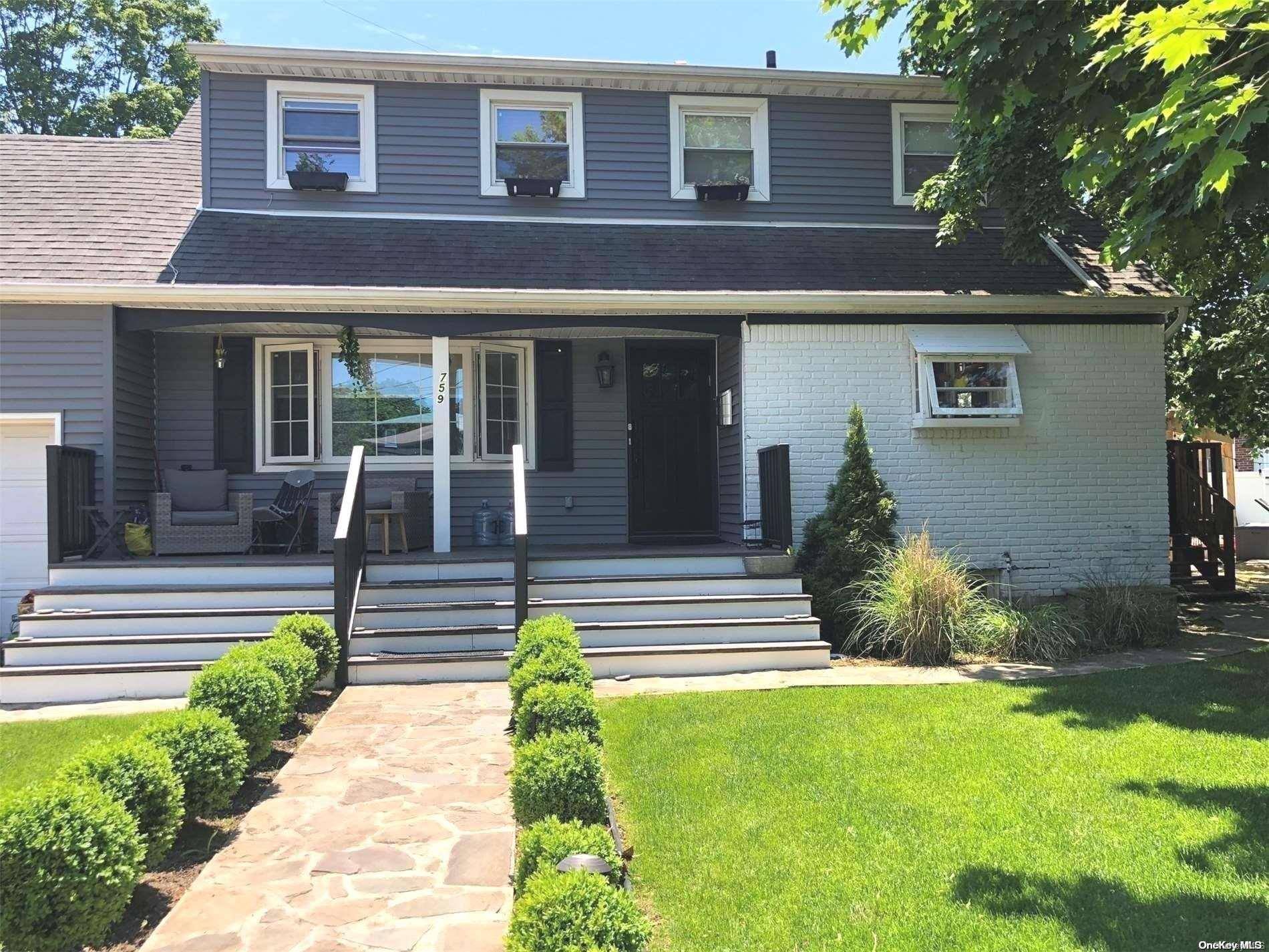 Woodmere, NY 11598,759 Hampton RD