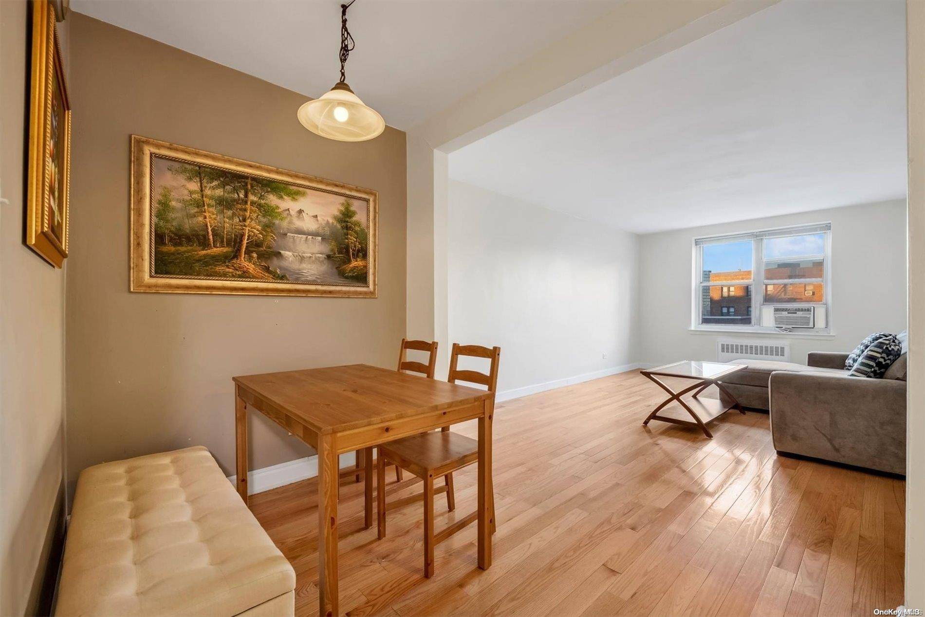 Rego Park, NY 11374,6474 Saunders ST #Apt 4A