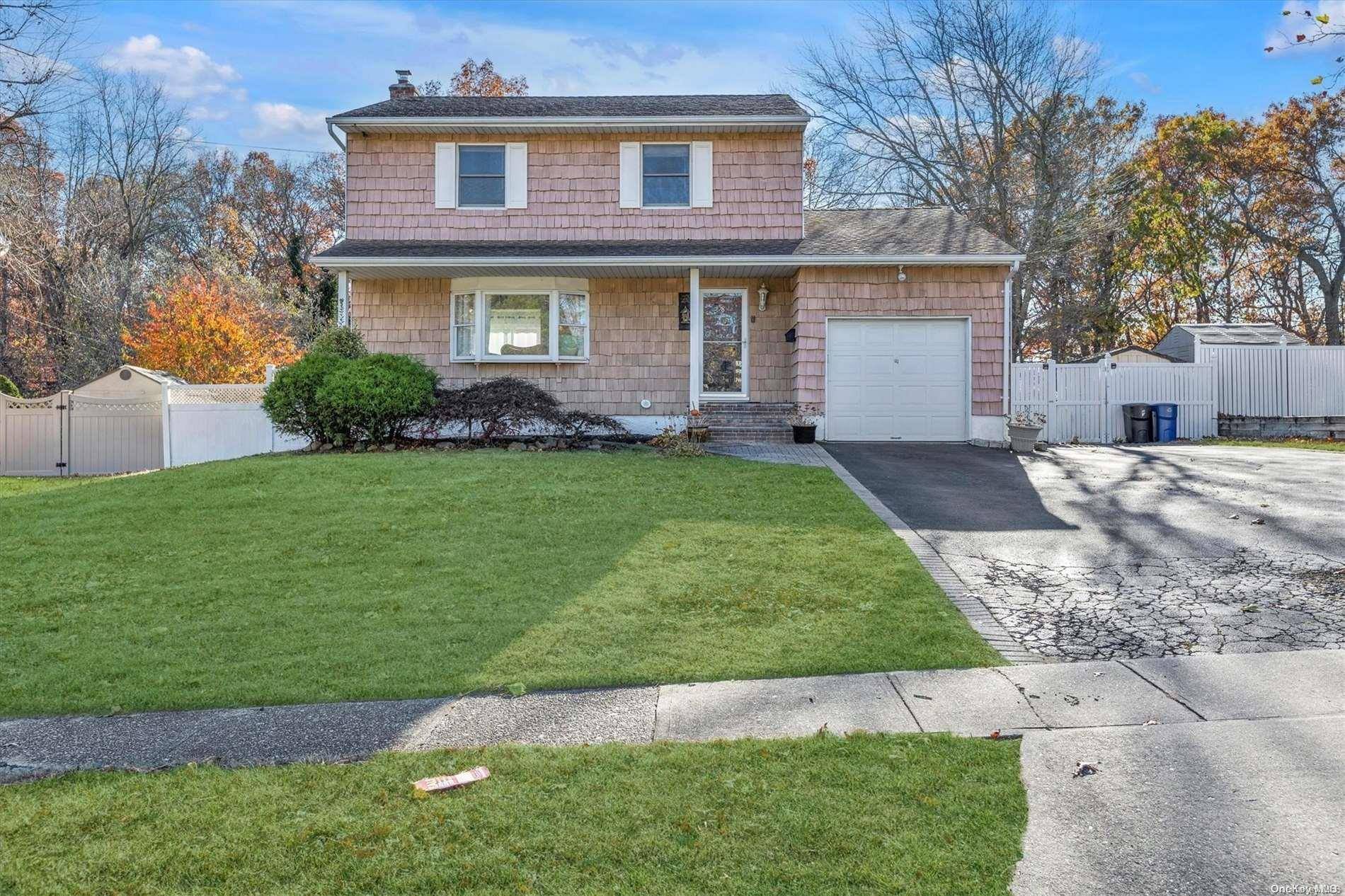 Commack, NY 11725,58 Rensselaer DR