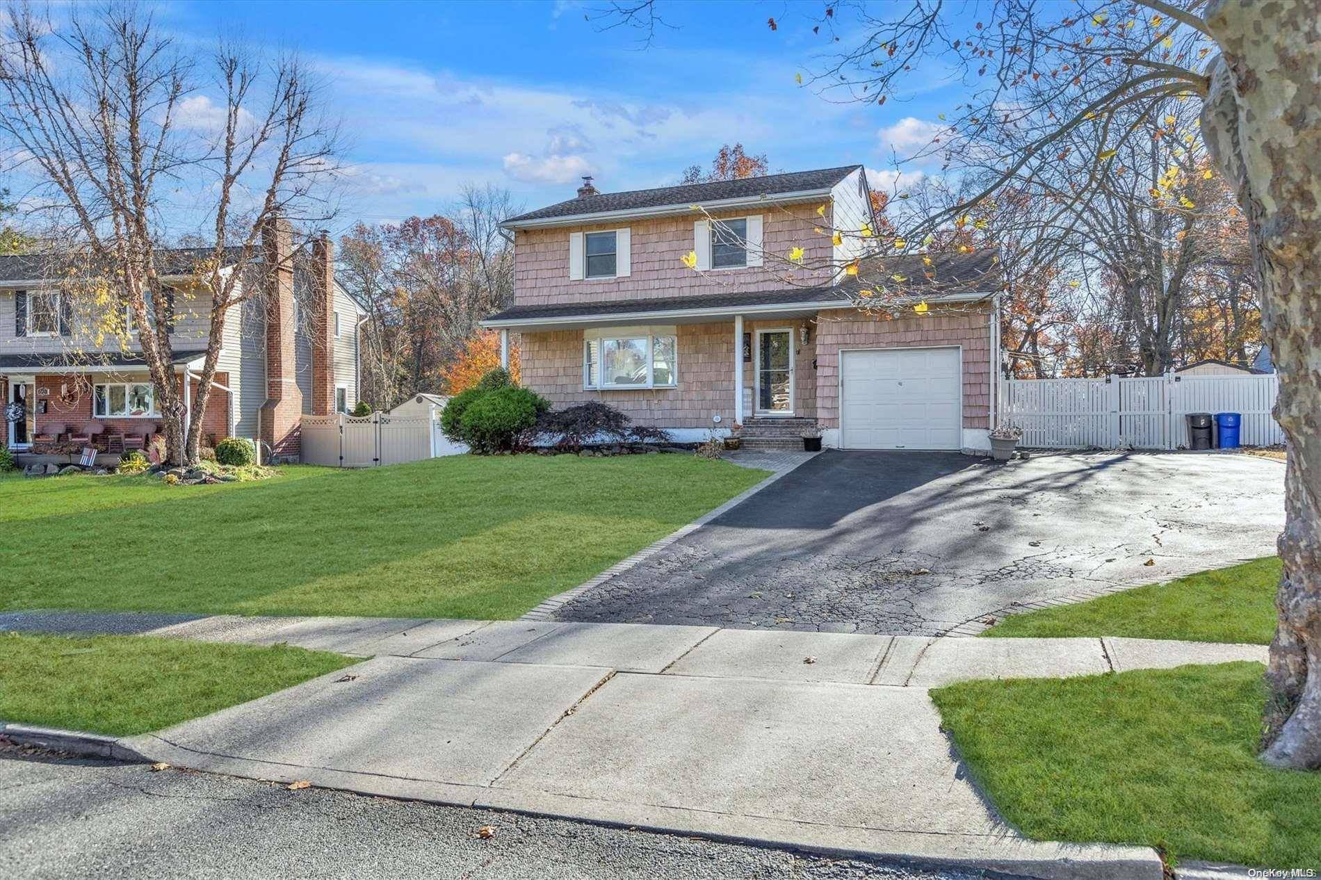 Commack, NY 11725,58 Rensselaer DR