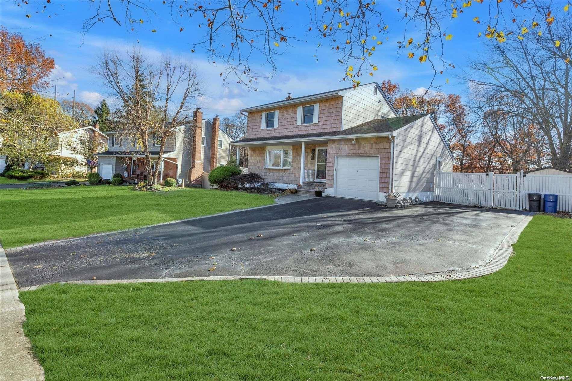 Commack, NY 11725,58 Rensselaer DR