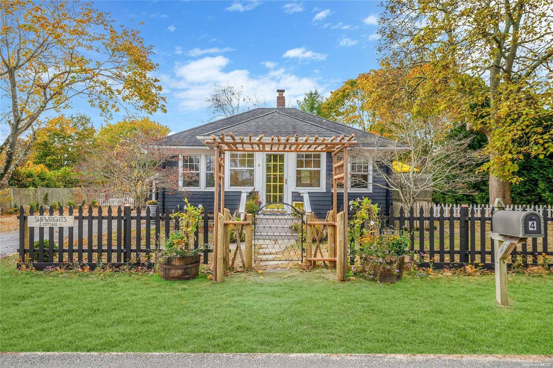 East Quogue, NY 11942,4 Carter LN