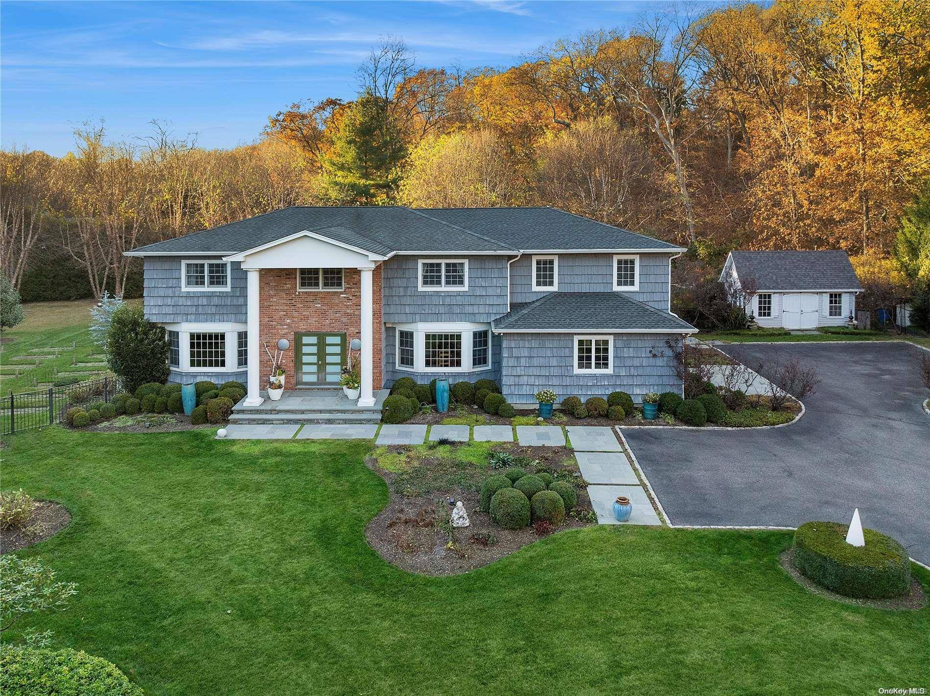 Huntington, NY 11743,9 Flower Hill CT