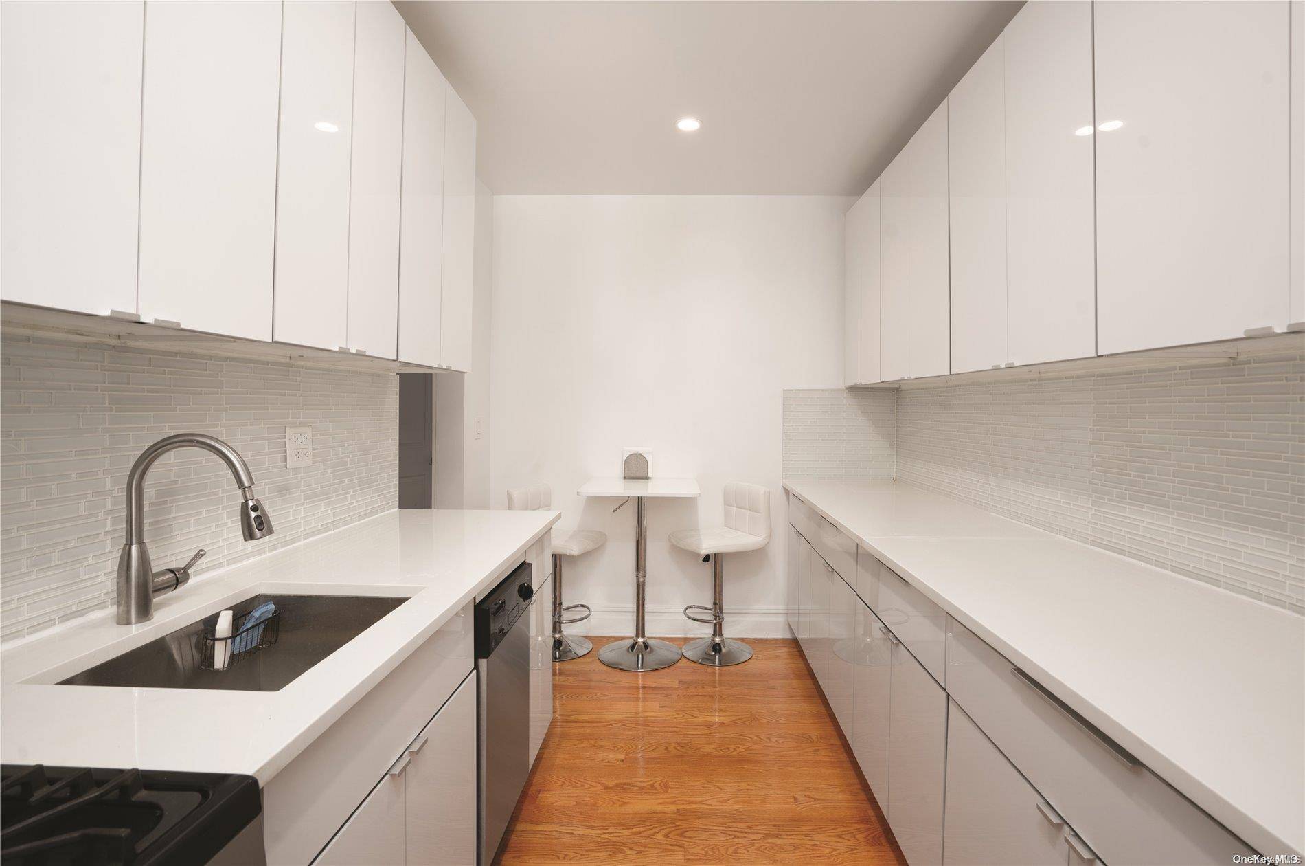 New York (manhattan), NY 10033,105 Bennett Avenue #24B