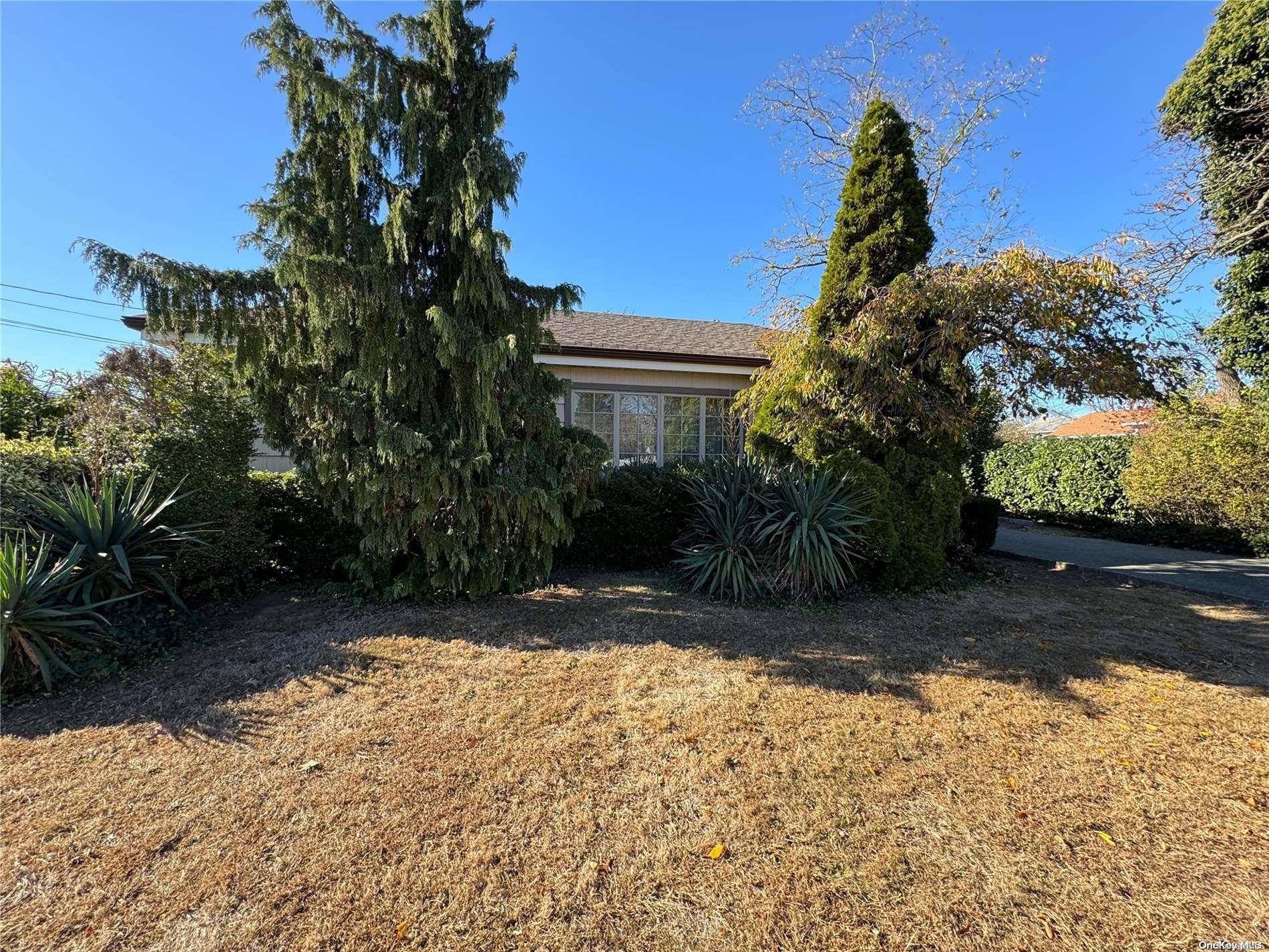 Massapequa, NY 11758,635 Hicksville RD