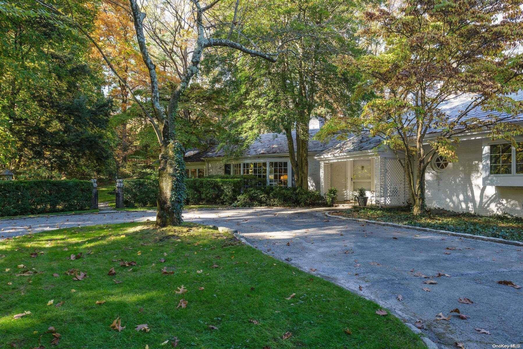 Locust Valley, NY 11560,4 Laurel LN