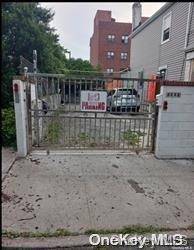 East Elmhurst, NY 11369,32-42 95 ST