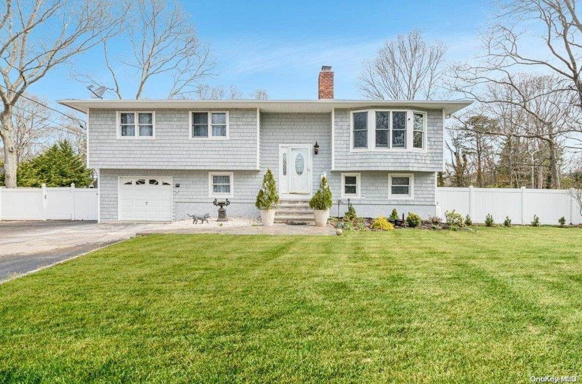 Hampton Bays, NY 11946,8 Westerly CT