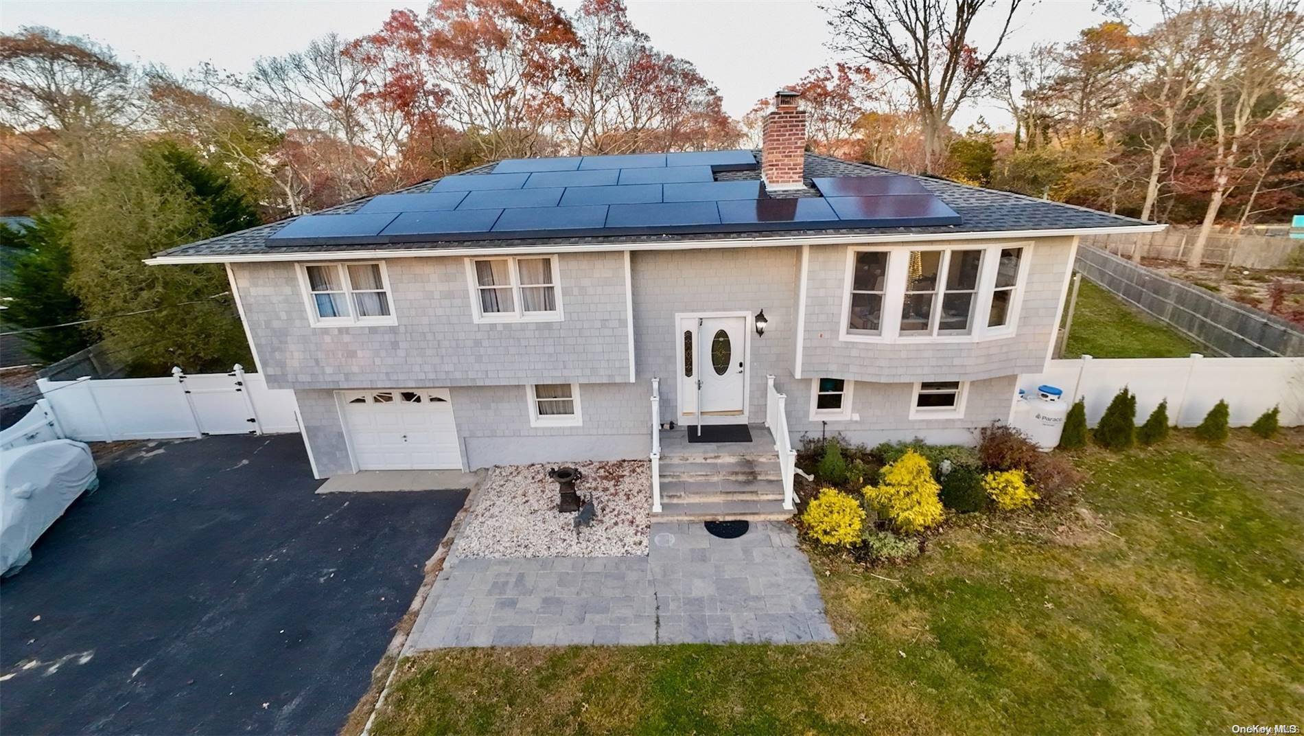 Hampton Bays, NY 11946,8 Westerly CT