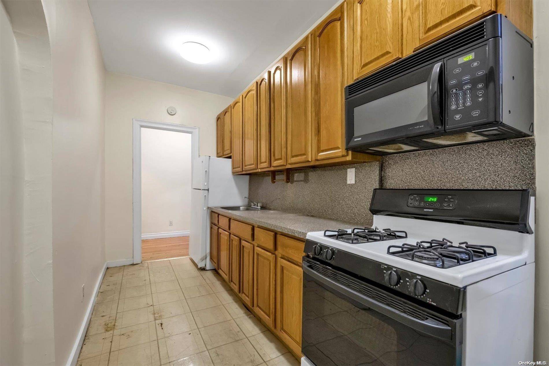 Kew Gardens, NY 11415,83-44 Lefferts #1J