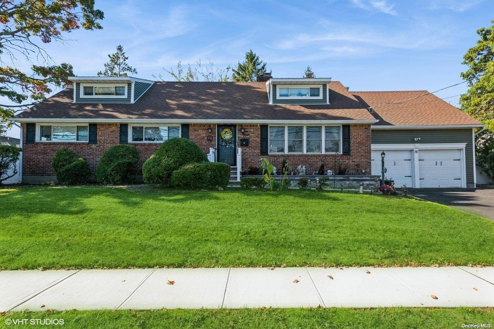 Massapequa Park, NY 11762,78 Harbor LN