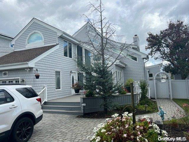 Lindenhurst, NY 11757,738 Shore WALK