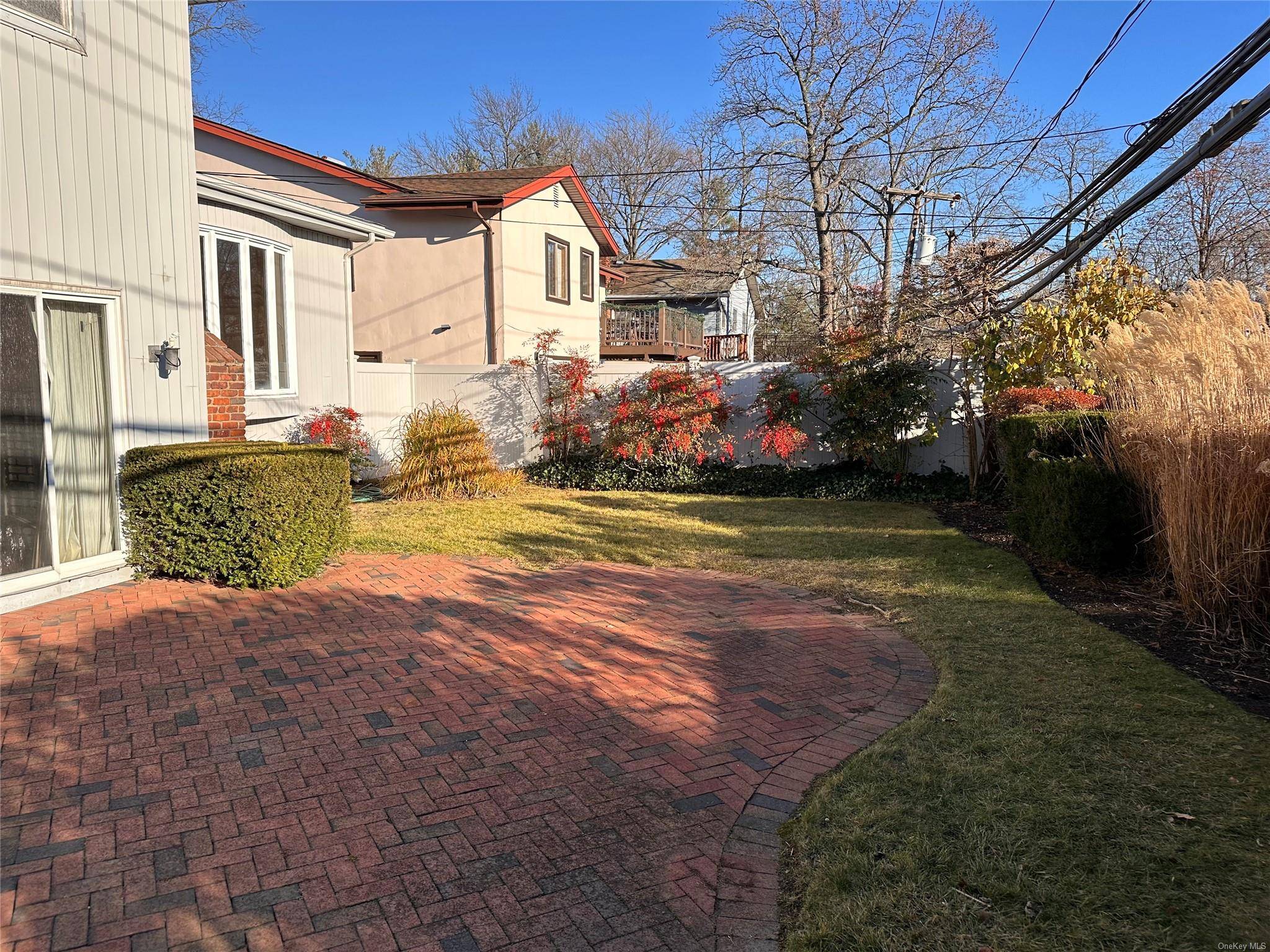 Port Washington, NY 11050,14 Dock LN