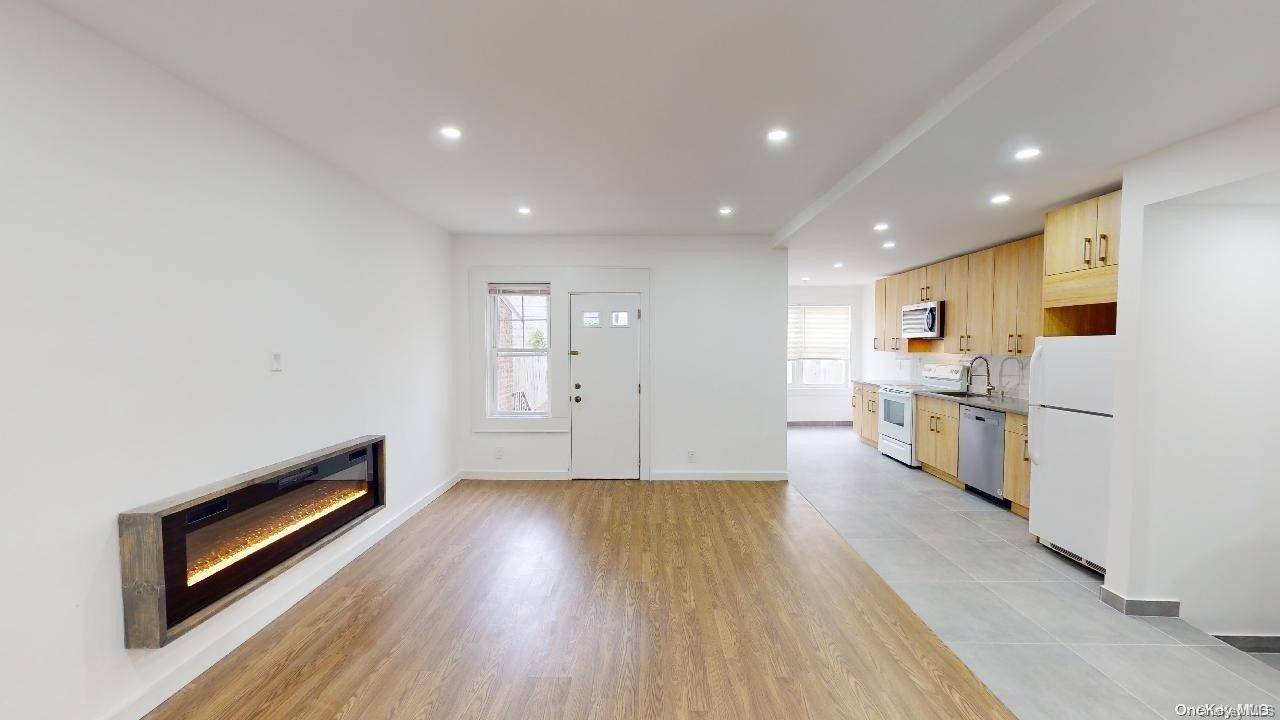 Rego Park, NY 11374,85-13 68th AVE #1