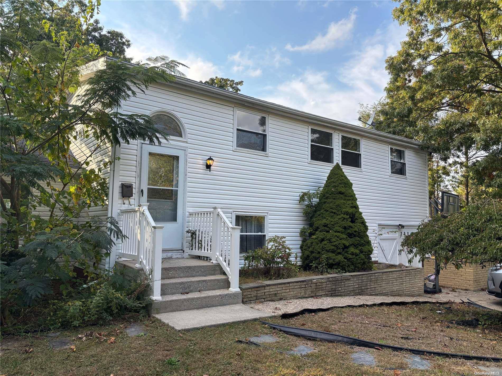 South Setauket, NY 11720,290 Arrowhead LN