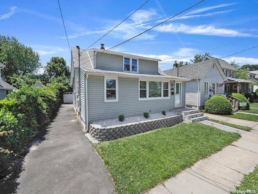 Lynbrook, NY 11563,8 Winthrop ST #1