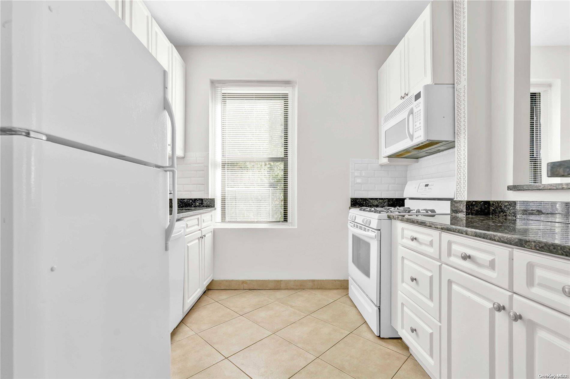 Astoria, NY 11105,21-77 33rd #3H