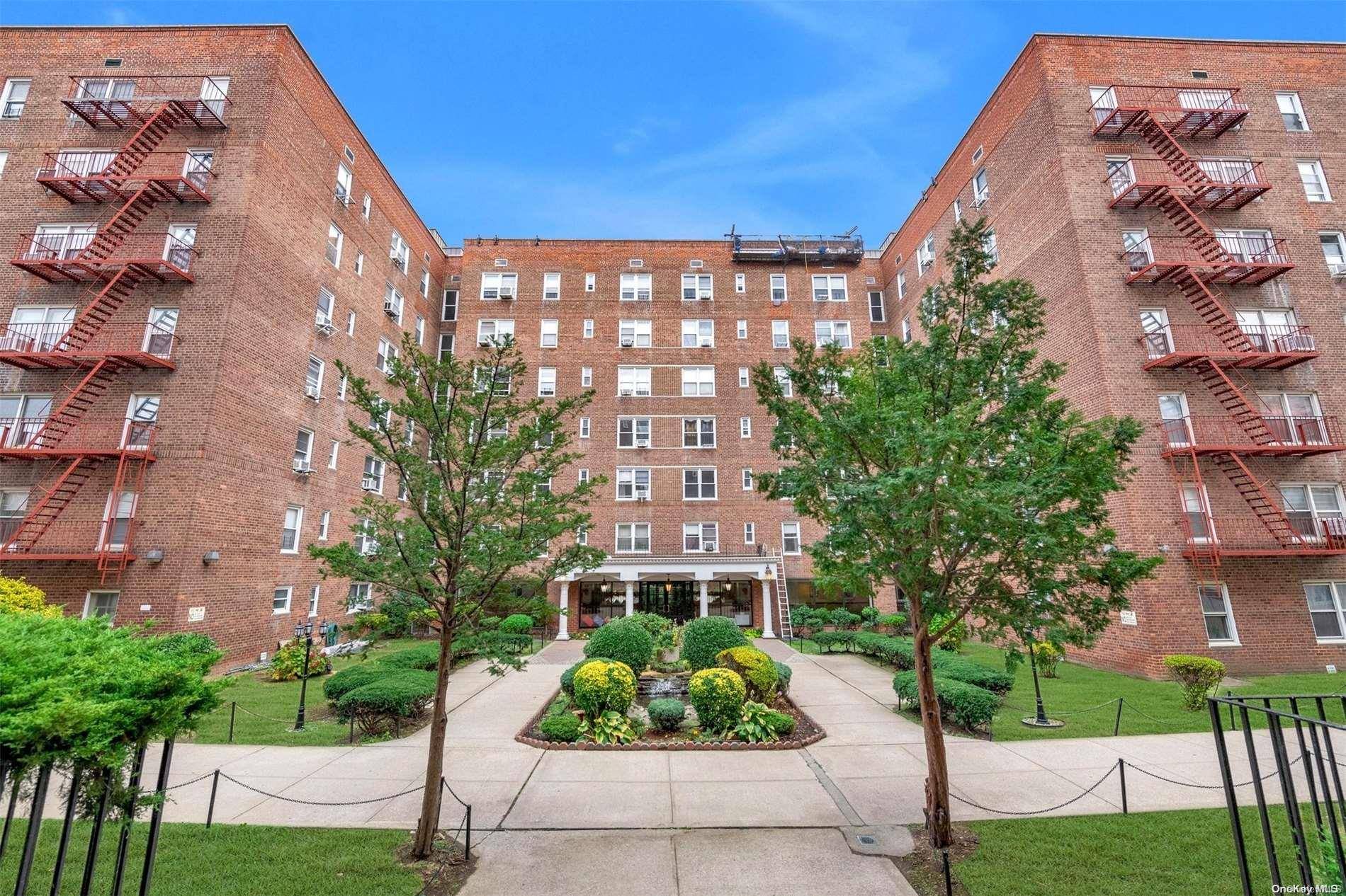 Forest Hills, NY 11375,105-38 63 DR #3M