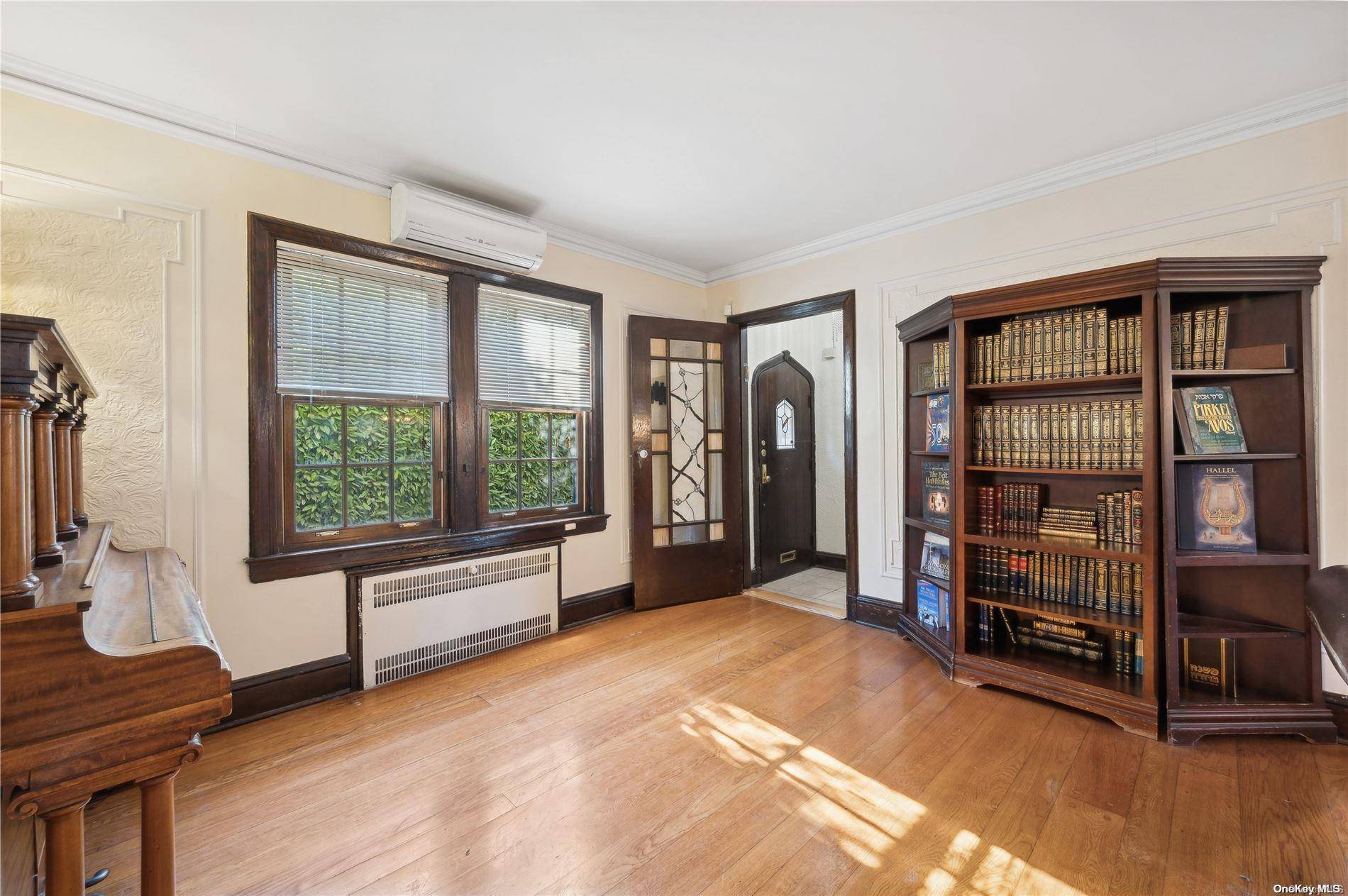 Jamaica Estates, NY 11432,84-17 Midland Pkwy