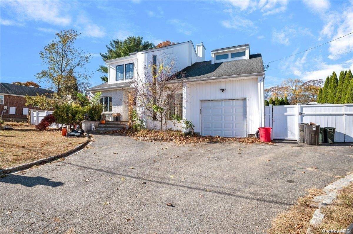 Bay Shore, NY 11754,26 Cedar RD