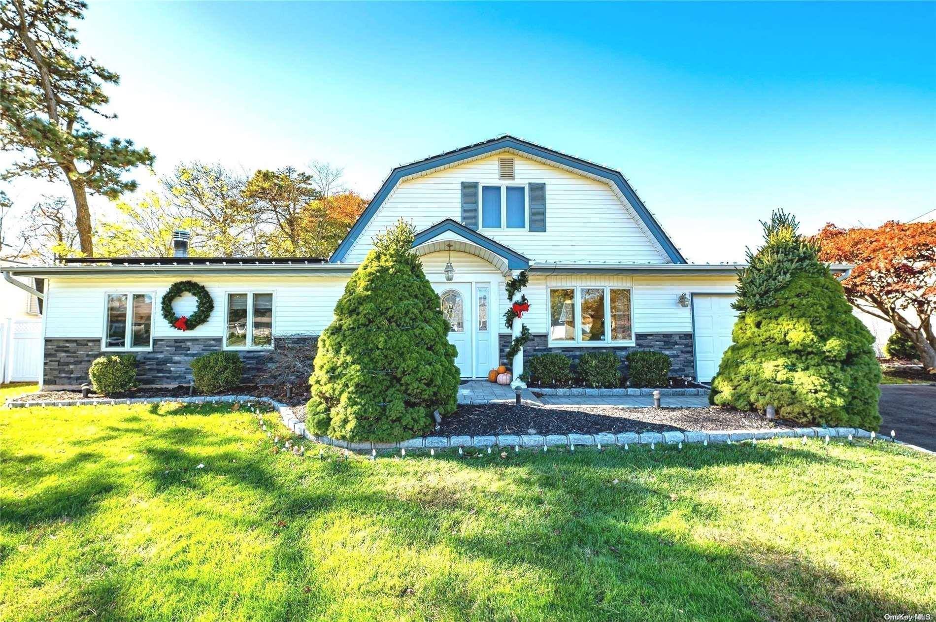 Medford, NY 11763,32 Torrey Pine LN