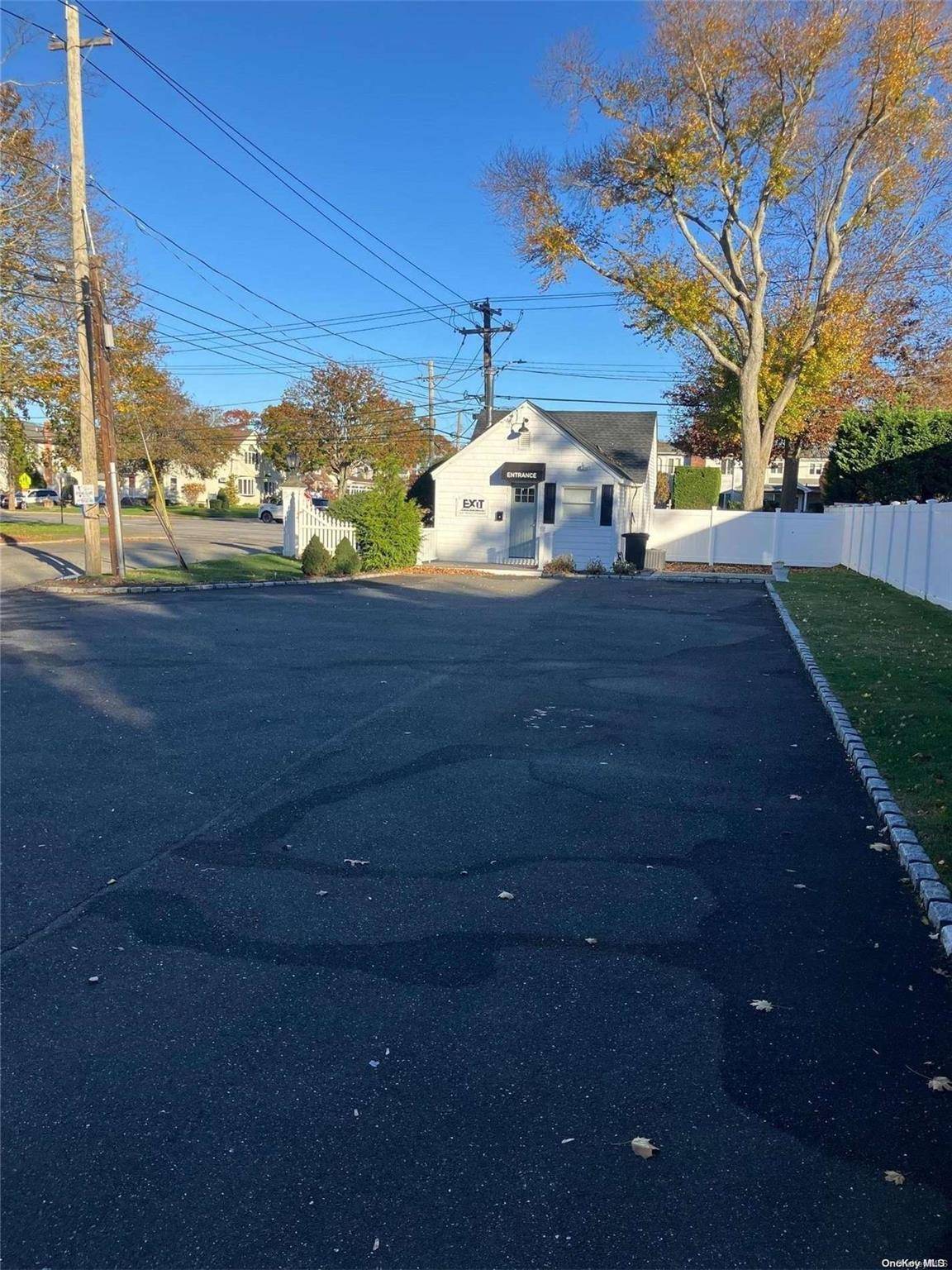 Massapequa, NY 11758,4804 Merrick RD