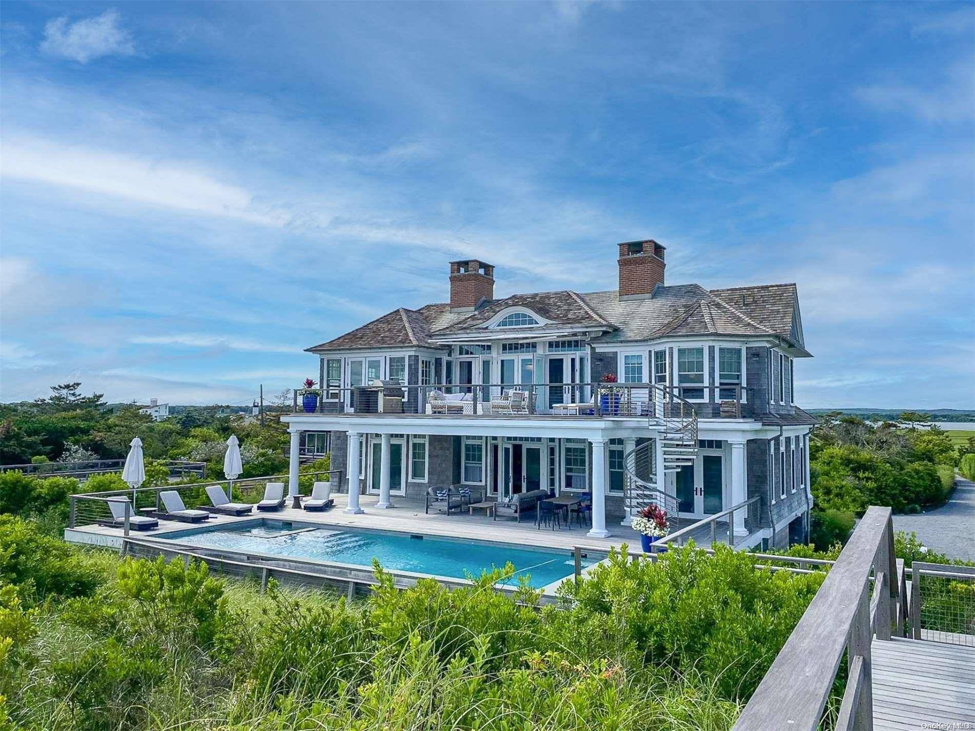 Quogue, NY 11959,202 Dune RD