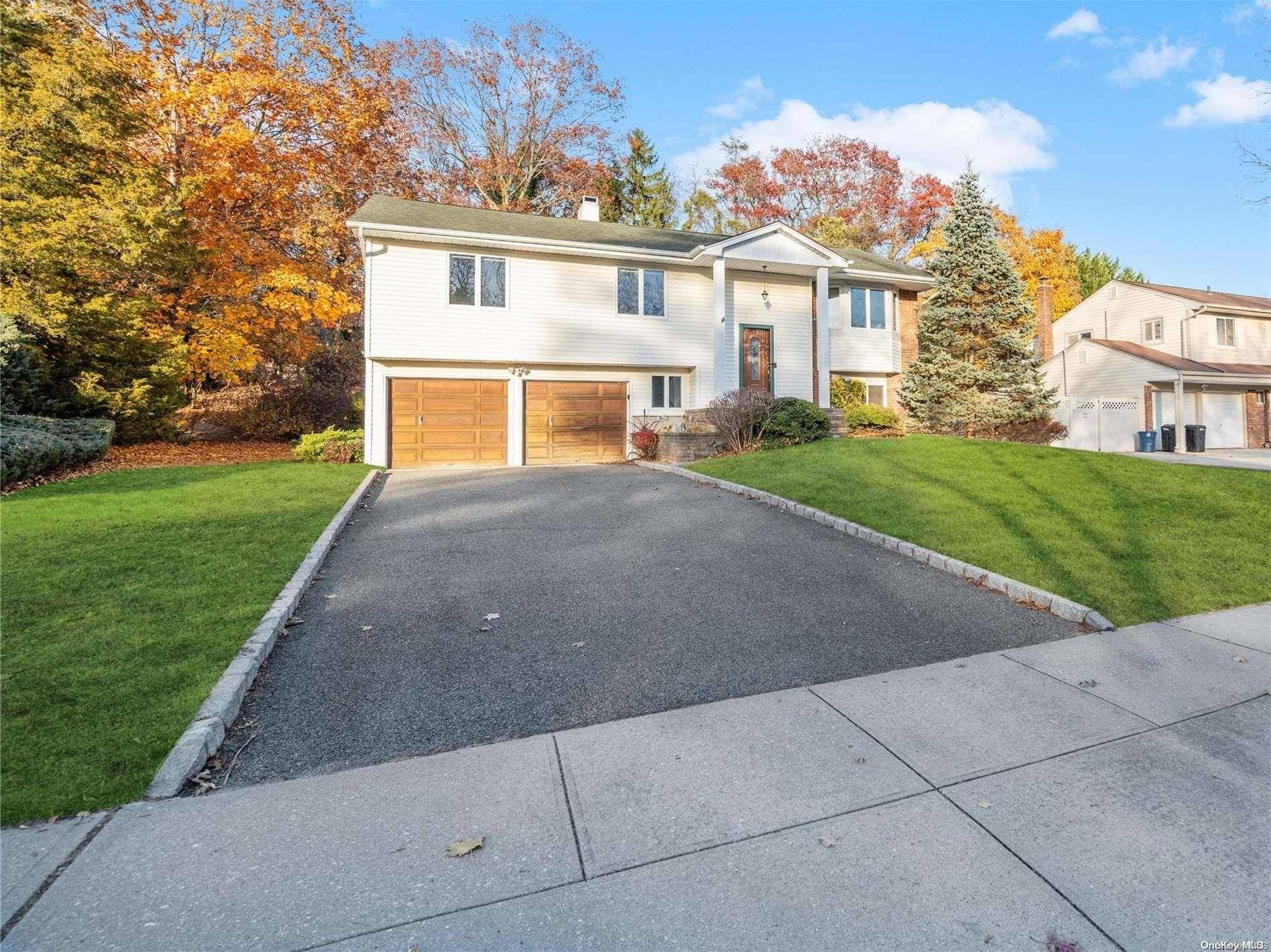 Smithtown, NY 11787,81 Ridge RD