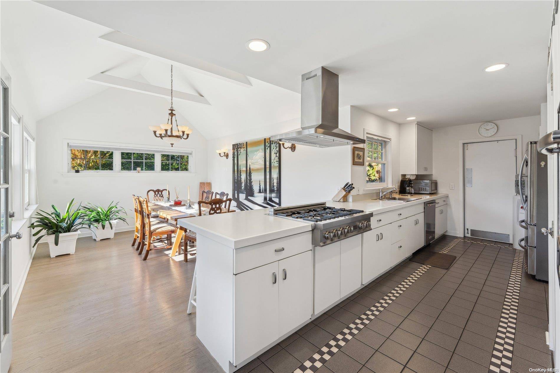 Water Mill, NY 11976,582 Hayground RD