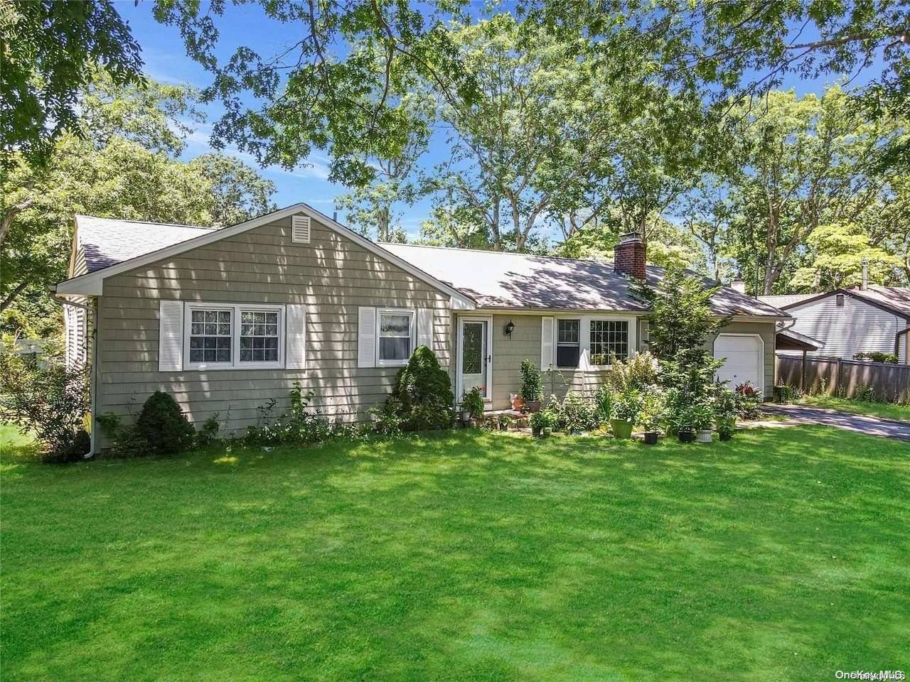 Smithtown, NY 11787,357 N North Country RD