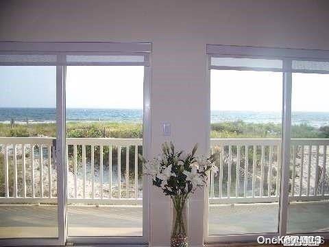 Long Beach, NY 11561,1051 Oceanfront ST #4