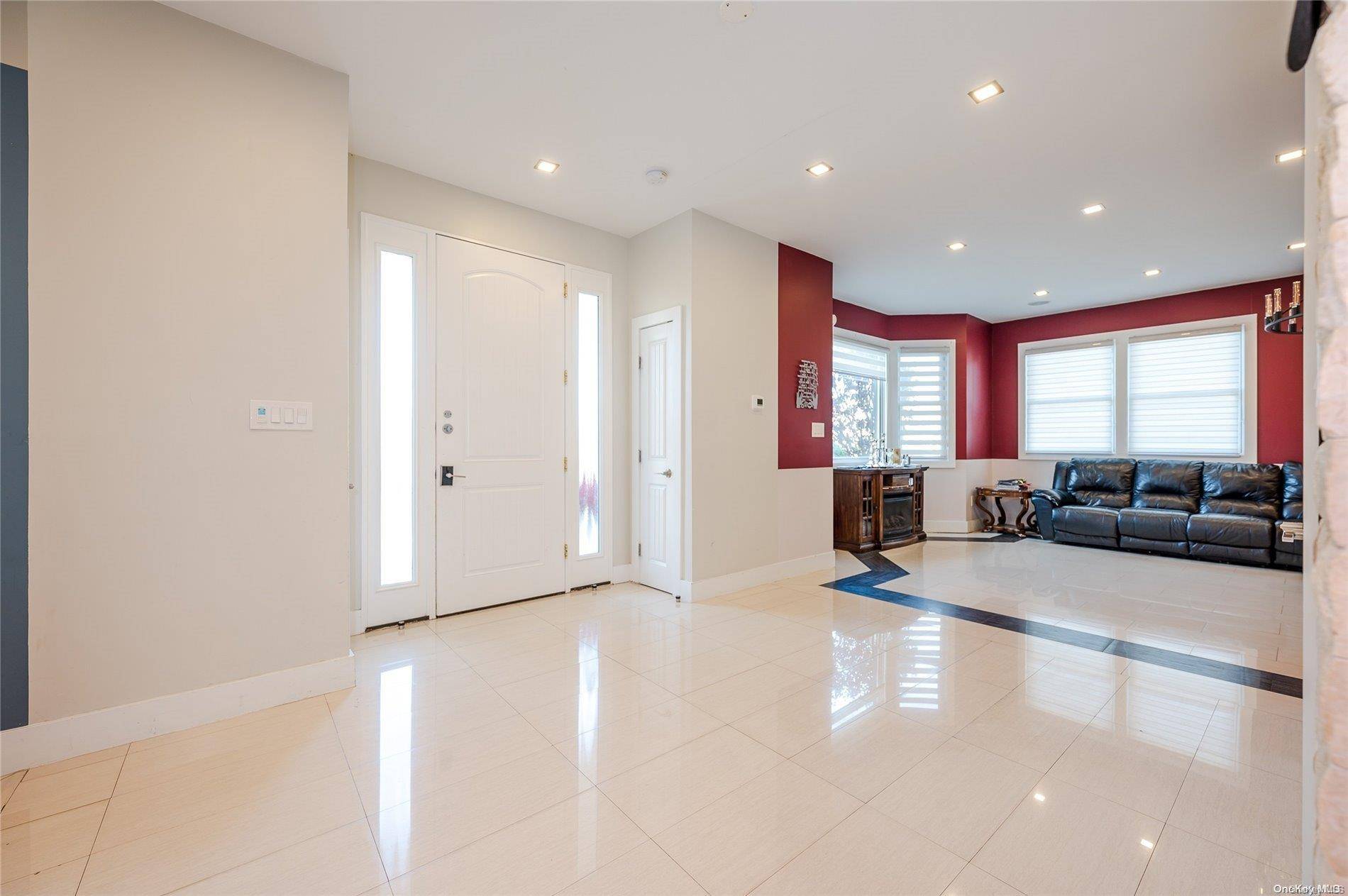 Inwood, NY 11096,105 Healy AVE