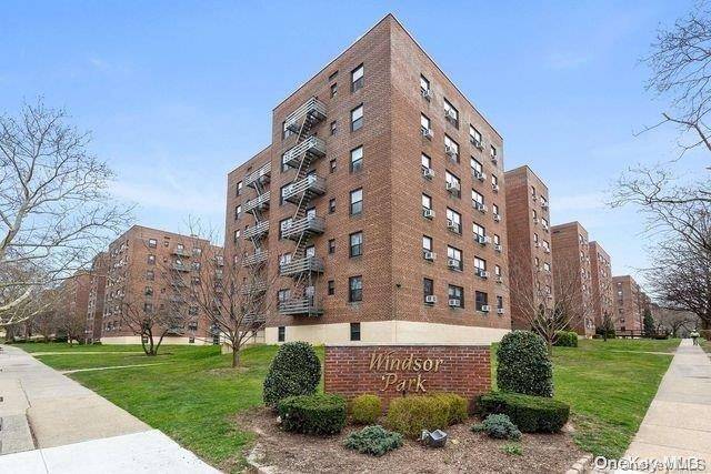 Oakland Gardens, NY 11364,73-03 Bell BLVD #1O