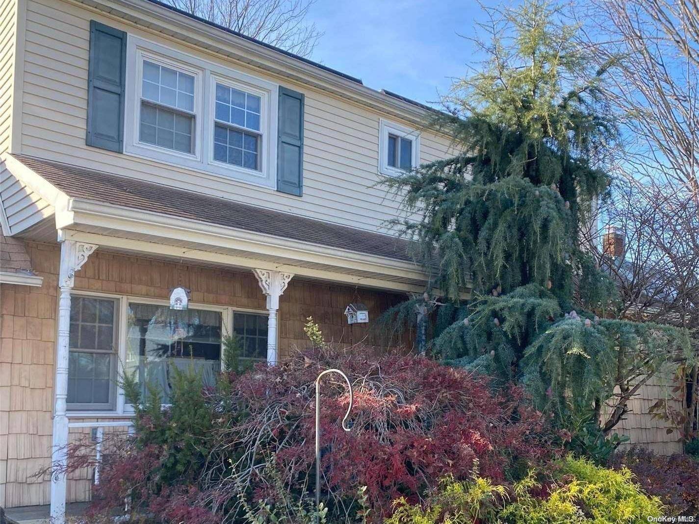 Westbury, NY 11590,18 Mist LN