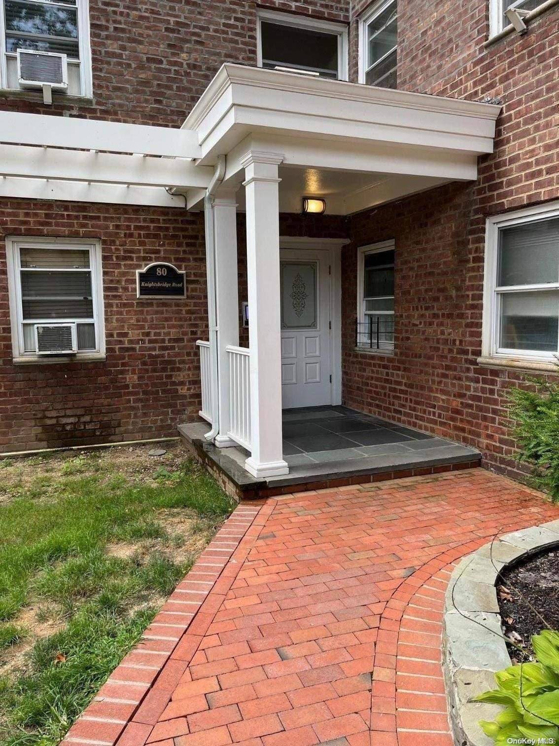 Great Neck, NY 11021,80 Knightsbridge RD #2C