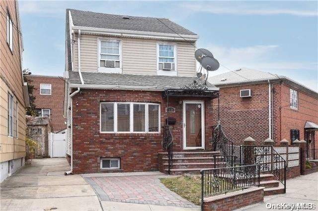 Maspeth, NY 11378,71-26 58th AVE