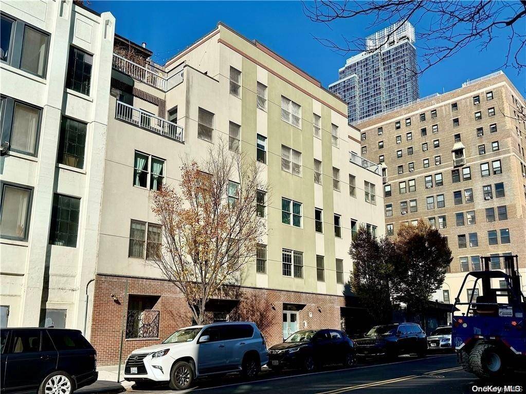 Brooklyn, NY 11217,52 3rd AVE #1A