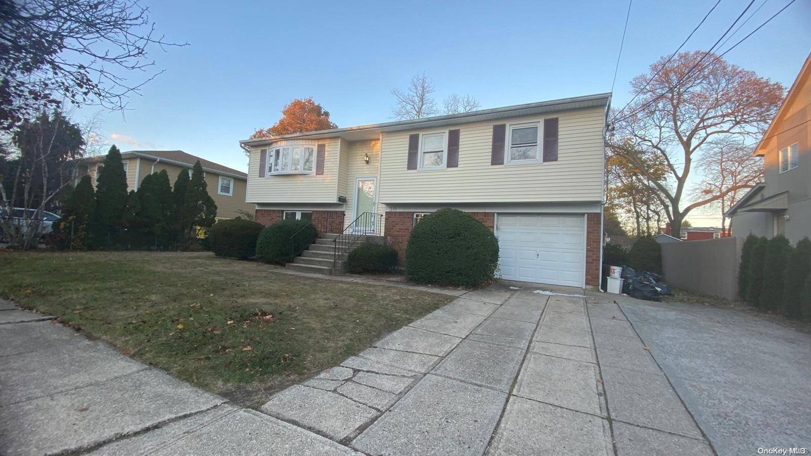 East Meadow, NY 11554,315 Starke AVE