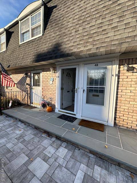 Oyster Bay, NY 11771,2 Anchorage LN #3B