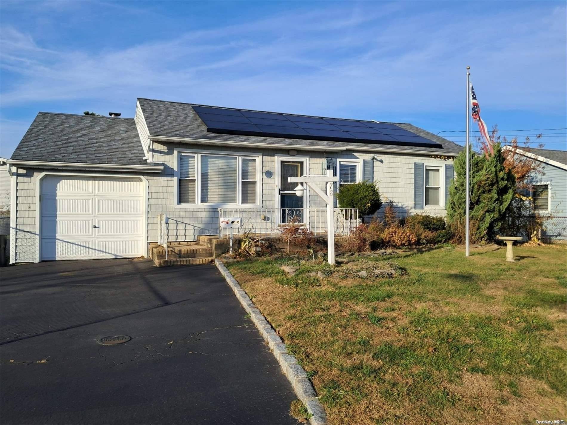 Lindenhurst, NY 11757,78 E Seacrest AVE