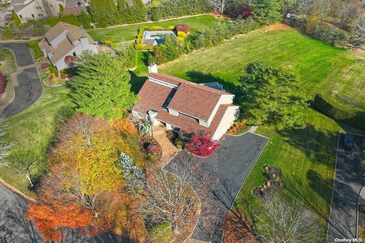 Dix Hills, NY 11746,14 Swarthmore LN