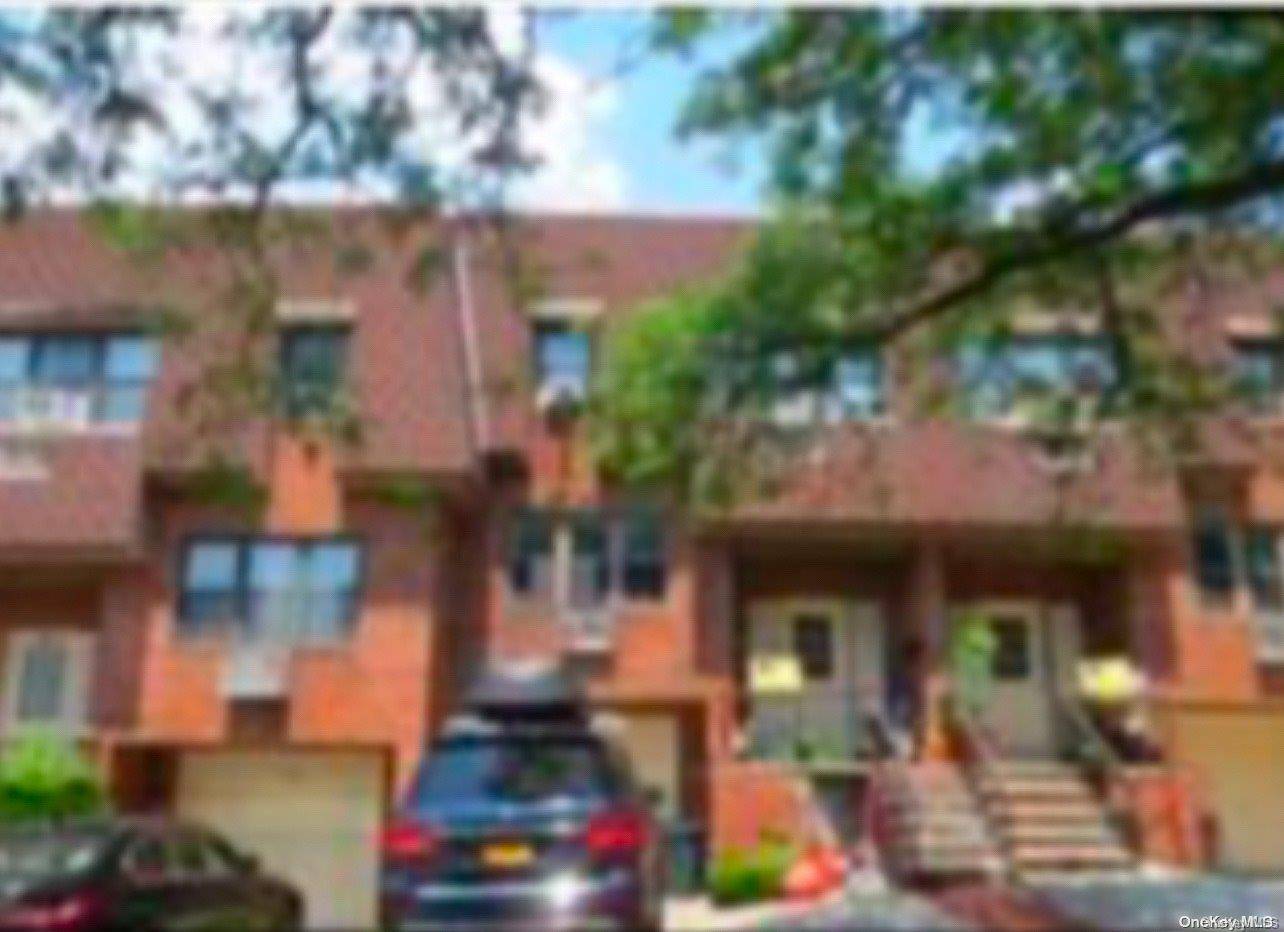 Douglaston, NY 11362,240-27 69th AVE