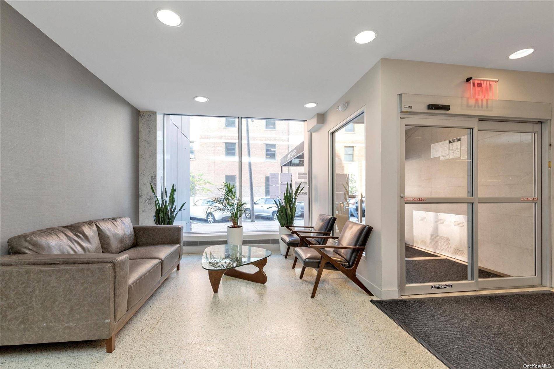 Forest Hills, NY 11375,107-40 Queens BLVD #17E