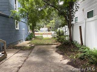 Huntington Station, NY 11746,62 Lowndes AVE